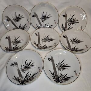 Set Of Eight Vintage Japanese Arita Porcelain Dessert Plates With Platinum Rims